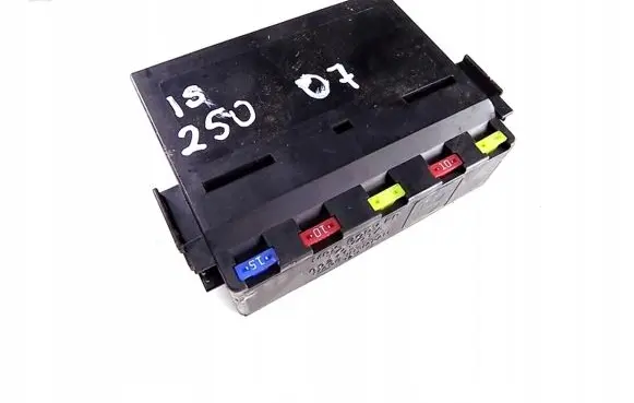 Lexus IS 220D-250-350 Fuse module 8921153020