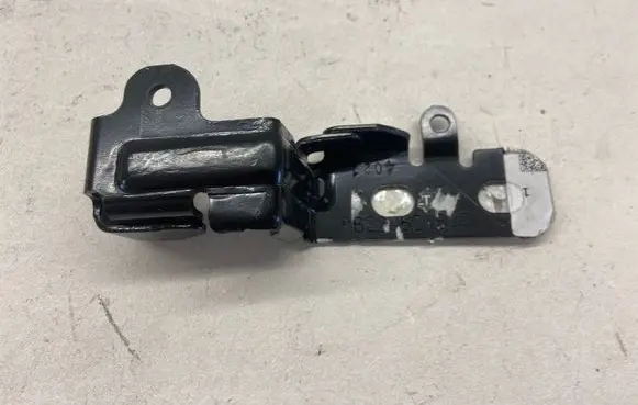 Renault Megane IV Fender mounting bracket 622352184R