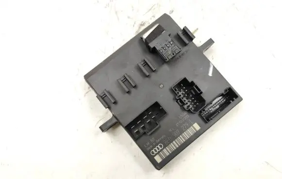 Audi A4 S4 B7 8E 8H Comfort/convenience module 8E0907279L