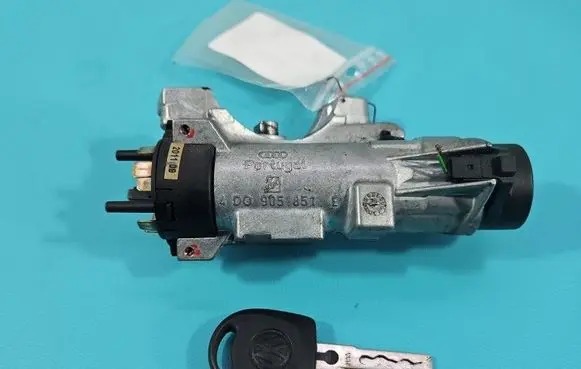 Volkswagen PASSAT B5.5 Ignition lock 4D0905851E IMPRK1568959