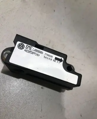 Volkswagen PASSAT B5 Airbag deployment crash/impact sensor 1J0909606N