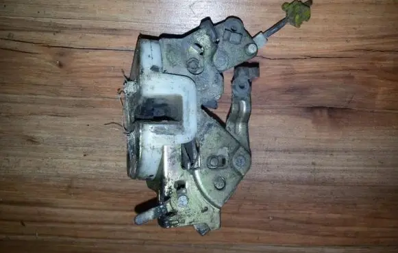 Mazda 323 Rear door lock