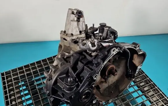 Hyundai i30 Manual 5 speed gearbox WHJ6A IMPRK1604683