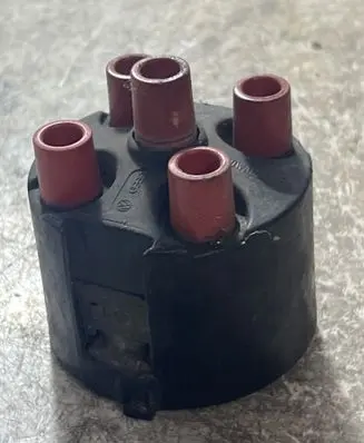 Audi 80 90 S2 B4 Spark distributor cap 051905207