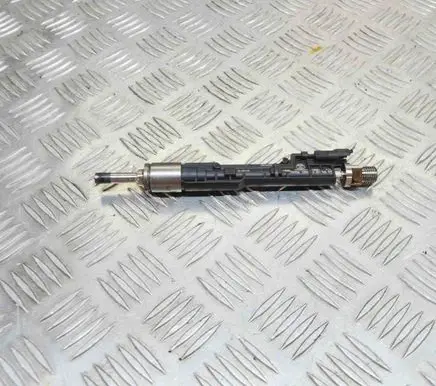 BMW 5 F10 F11 Fuel injector 7597870 0261500109