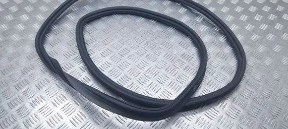Trunk rubber seal (body)
