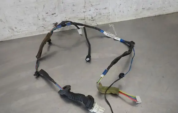 Suzuki Grand Vitara II Front door wiring loom/harness boot 36752-65J00