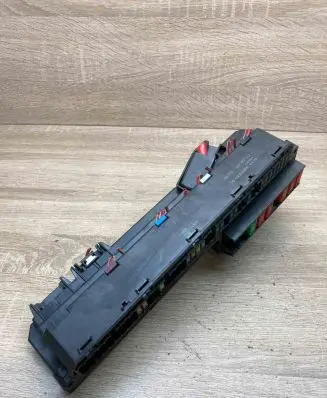 BMW 5 E60 E61 Fuse module 6957330 695733001