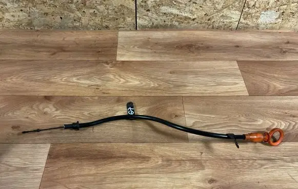 Volkswagen PASSAT B6 Oil level dip stick 03G103634