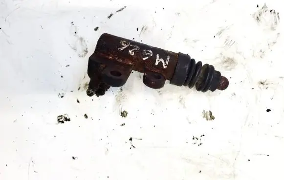 Mazda 626 Clutch master cylinder