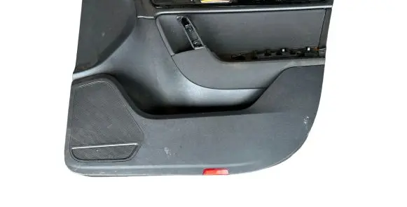 Volkswagen Touareg II Front door card panel trim 7P1867012