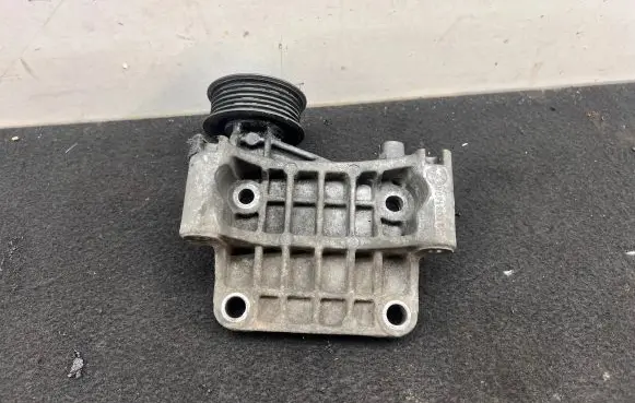 Audi A4 S4 B7 8E 8H Engine mounting bracket 059903143K