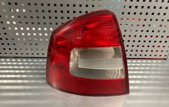 Skoda Octavia Mk2 (1Z) Rear/tail lights 1Z5945095B 1Z5945111B