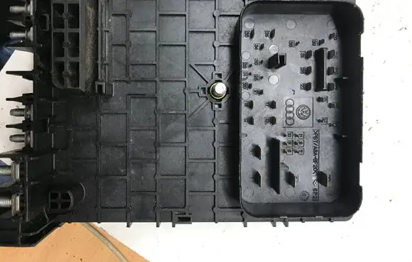 Volkswagen PASSAT B6 Fuse module 3C0937125
