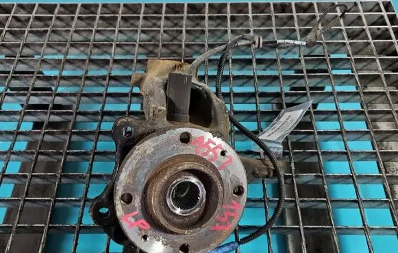 Peugeot 2008 I Front wheel hub spindle knuckle IMPRK1553157