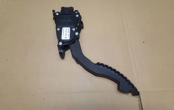Renault Laguna II Accelerator throttle pedal 8200415818A