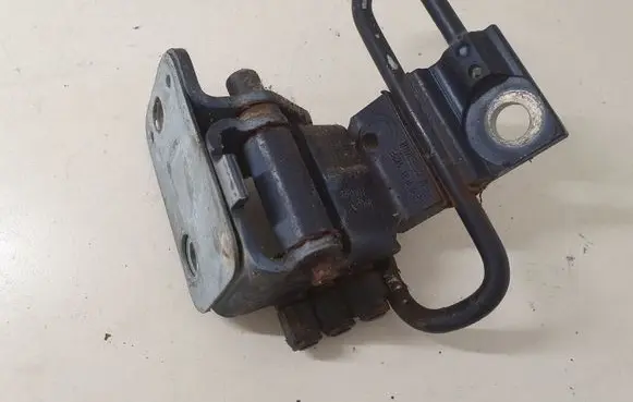 Audi A6 S6 C6 4F Front door lower hinge 8E0831412E