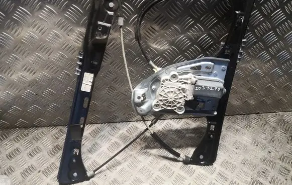 Mercedes-Benz C W203 Front door window regulator with motor A2037202446 2037202446