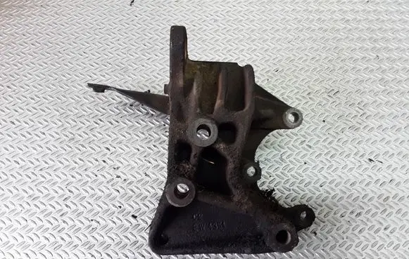 Volkswagen Transporter - Caravelle T4 Power steering pump mounting bracket 074199207B