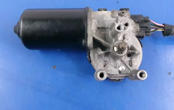 Hyundai Tucson JM Front wiper linkage and motor