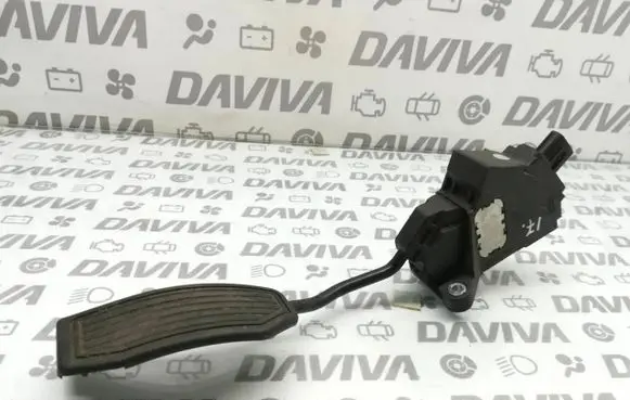 Toyota Corolla E120 E130 Accelerator throttle pedal 7811002071