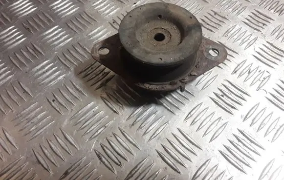 Opel Vivaro Engine mount bracket