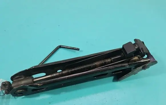 Opel Corsa D Lift Jack 09127172 IMPRK1576064