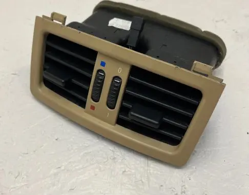 Rear air vent grill