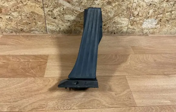 BMW 5 E60 E61 Accelerator throttle pedal 6759724 25916010 270803