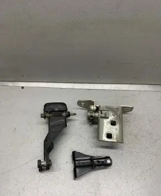 Chrysler Town u0026 Country V Sliding door upper roller guide/hinge AB05020899 05020673AF