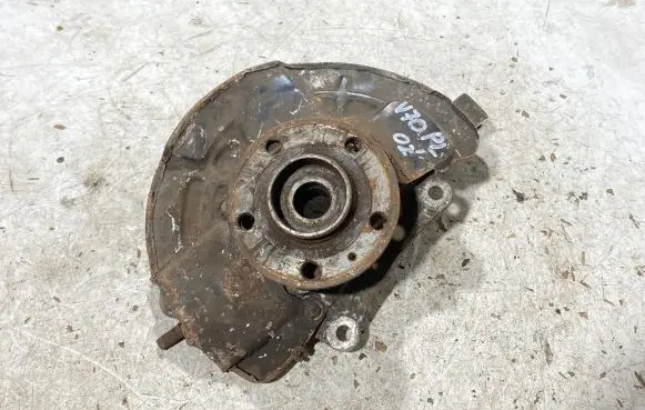 Volvo V70 Front wheel hub spindle knuckle