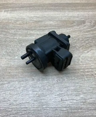 Mercedes-Benz C W203 Turbo solenoid valve A0005450427