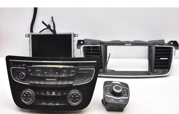 Radio/CD/DVD/GPS head unit