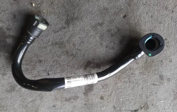 BMW 5 G30 G31 G38 Breather hose/pipe 7414025 23082018