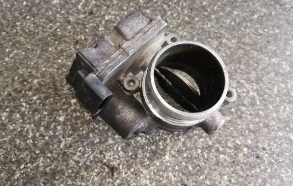 Audi A4 S4 B8 8K Throttle valve 4E0145950F