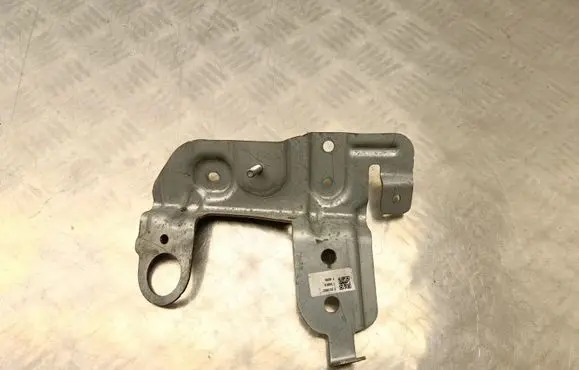 Volvo XC40 Radiator mount bracket 32138822