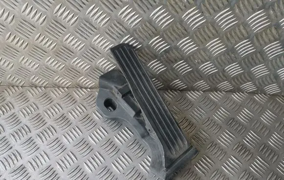 Volkswagen Tiguan Accelerator throttle pedal 1K1723503M