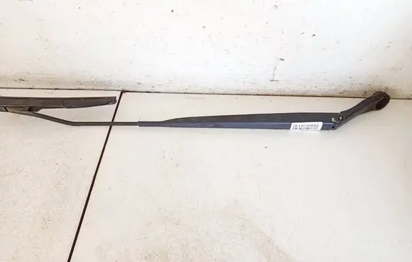 Nissan Note (E11) Front wiper blade arm