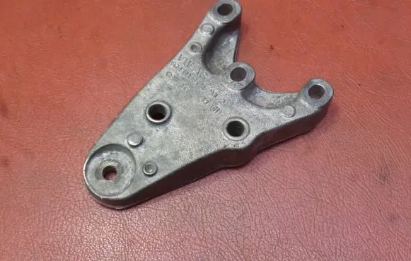Seat Ibiza III (6L) Engine mounting bracket 6Q0199185M