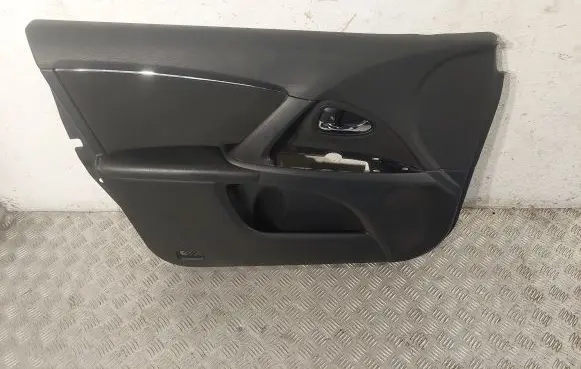 Toyota Avensis T270 Front door card panel trim 6777805040 6762005650C2 6920605050
