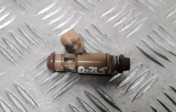 Volvo V50 Fuel injector 8627815