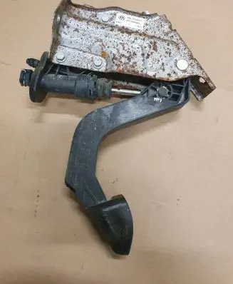Volkswagen Golf VII Clutch pedal 2H0721059B 2H0721401