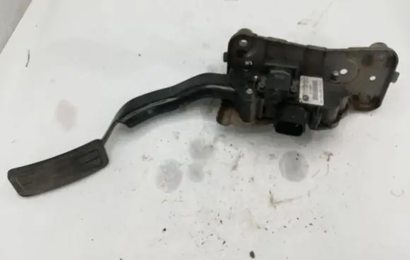 Land Rover Discovery 3 - LR3 Accelerator throttle pedal SLC500021
