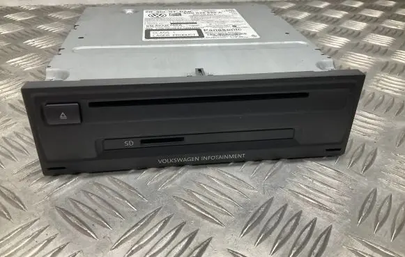 Volkswagen Golf VII Radio/CD/DVD/GPS head unit 5G0035820A