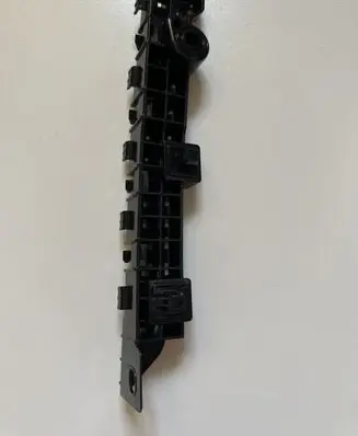 Front bumper mounting bracket