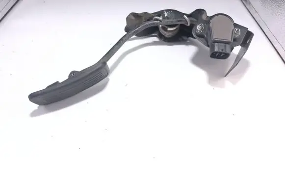 Toyota Avensis T250 Accelerator throttle pedal 8928152021 1983003041