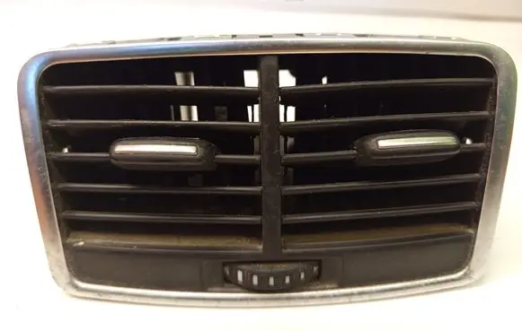Rear air vent grill