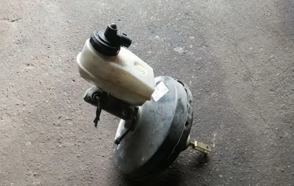 Renault Scenic I Brake booster 7700411767A