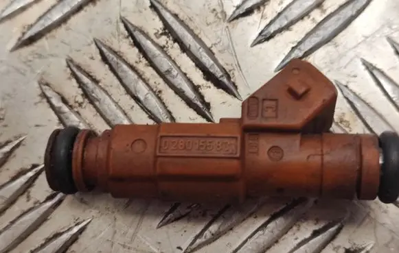 Volvo XC70 Fuel injector 9186340