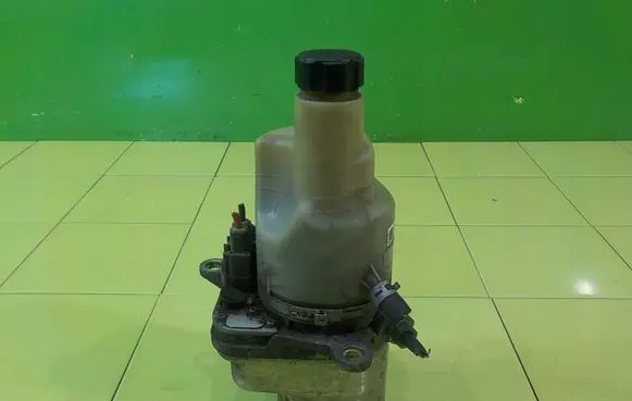 Volvo V50 Power steering pump 31329252